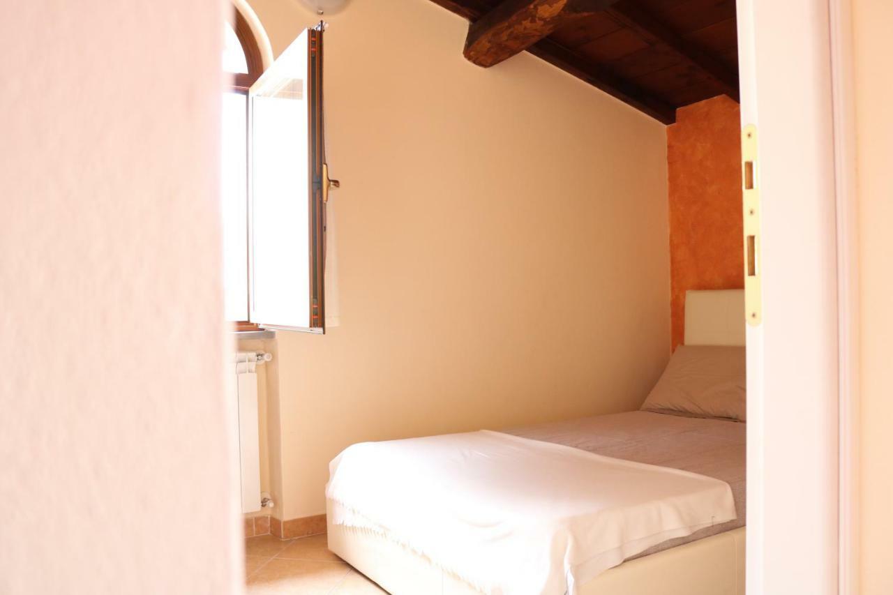 Casa Vacanze Elena Rometta Bagian luar foto